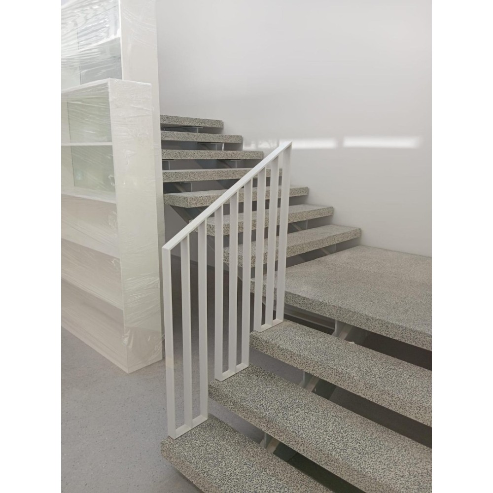 Interfloor staircase