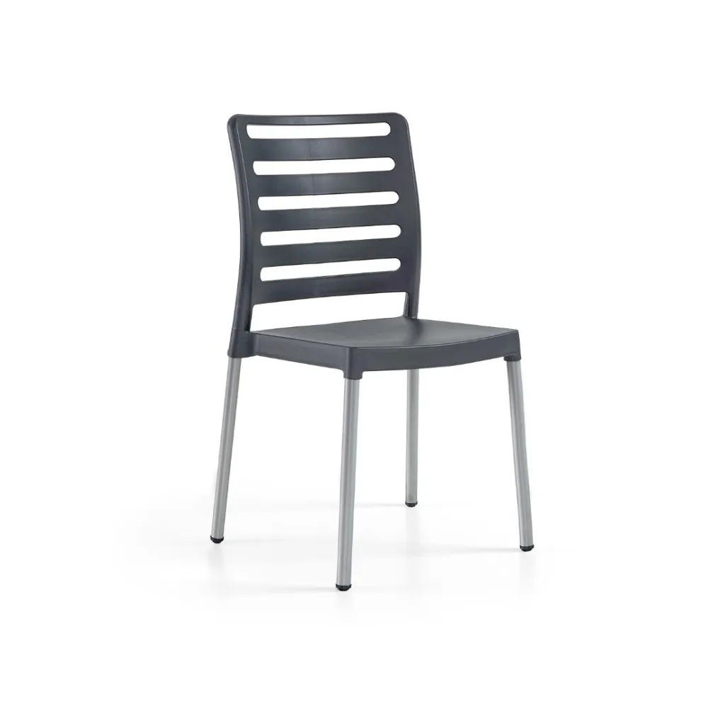 Diva Kėdė - Moderni vasaros terasa