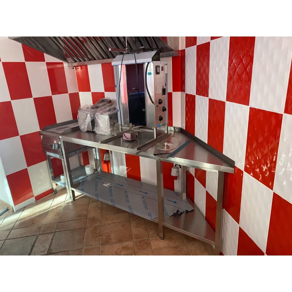 Virtuves darba galds ar plauktu