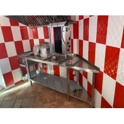 N/t darba galds ar plauktu  