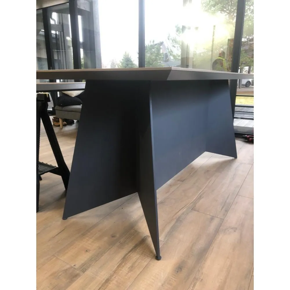 Metalinis stalo pagrindas