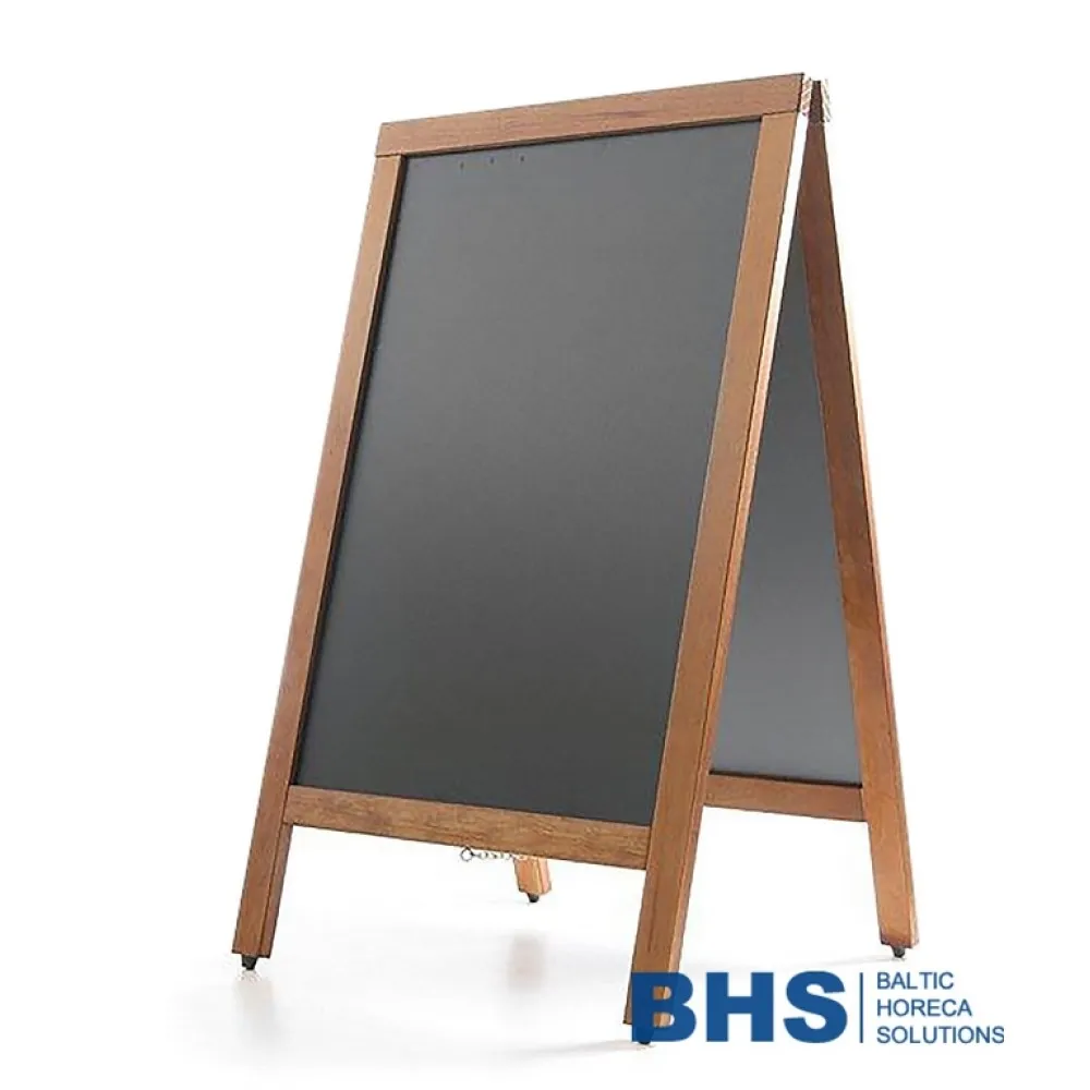 Juoda lenta mediniame rėme